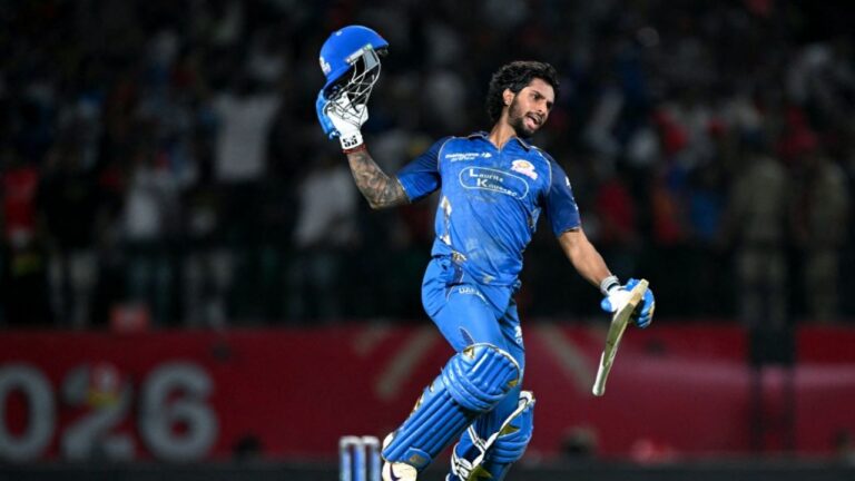 IPL 2026 प्लेऑफ समीकरण: मुंबई इंडियंस की जीत ने CSK, RR, DC और KKR की उम्मीदें कैसे बढ़ाईं