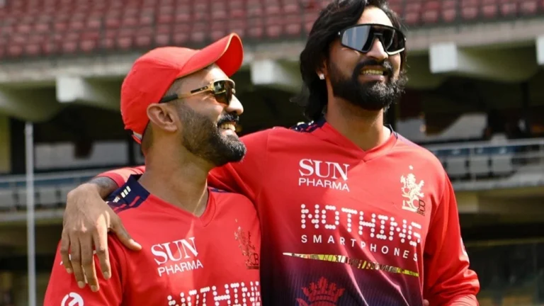 Krunal Pandya playfully taunts Dinesh Karthik after RCB coach forgets his role i – IPL 2026: क्रुणाल पांड्या ने दिनेश कार्तिक को याद दिलाई अपनी अहमियत, ड्रेसिंग रूम का मजेदार वीडियो वायरल