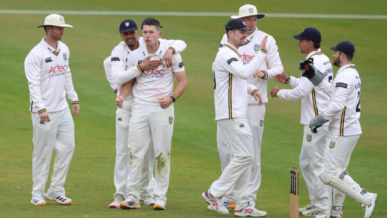 Potts eight-for seals innings win for Durham: शानदार जीत