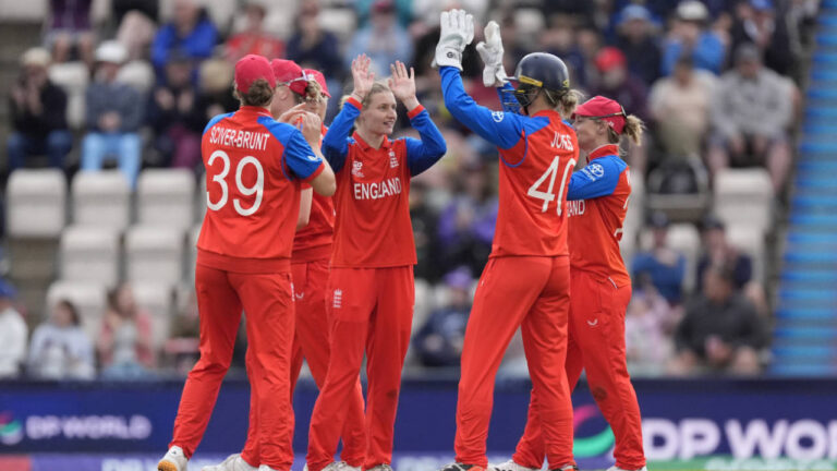 Ecclestone: ‘Dean a great captain, everyone feels calm under her’ – एक्लेस्टोन: ‘डीन एक महान कप्तान हैं, उनके अधीन हर कोई शांत महसूस करता है’ – इंग्लैंड की विश्व कप चुनौती