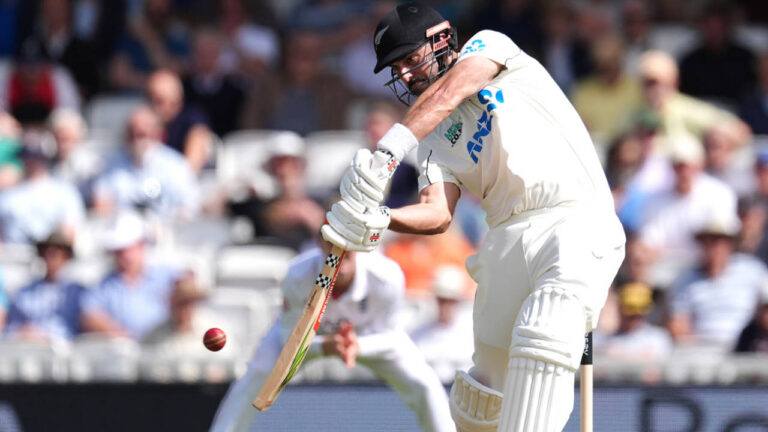 Mitchell fifty guides New Zealand’s lead past 400 – द ओवल टेस्ट
